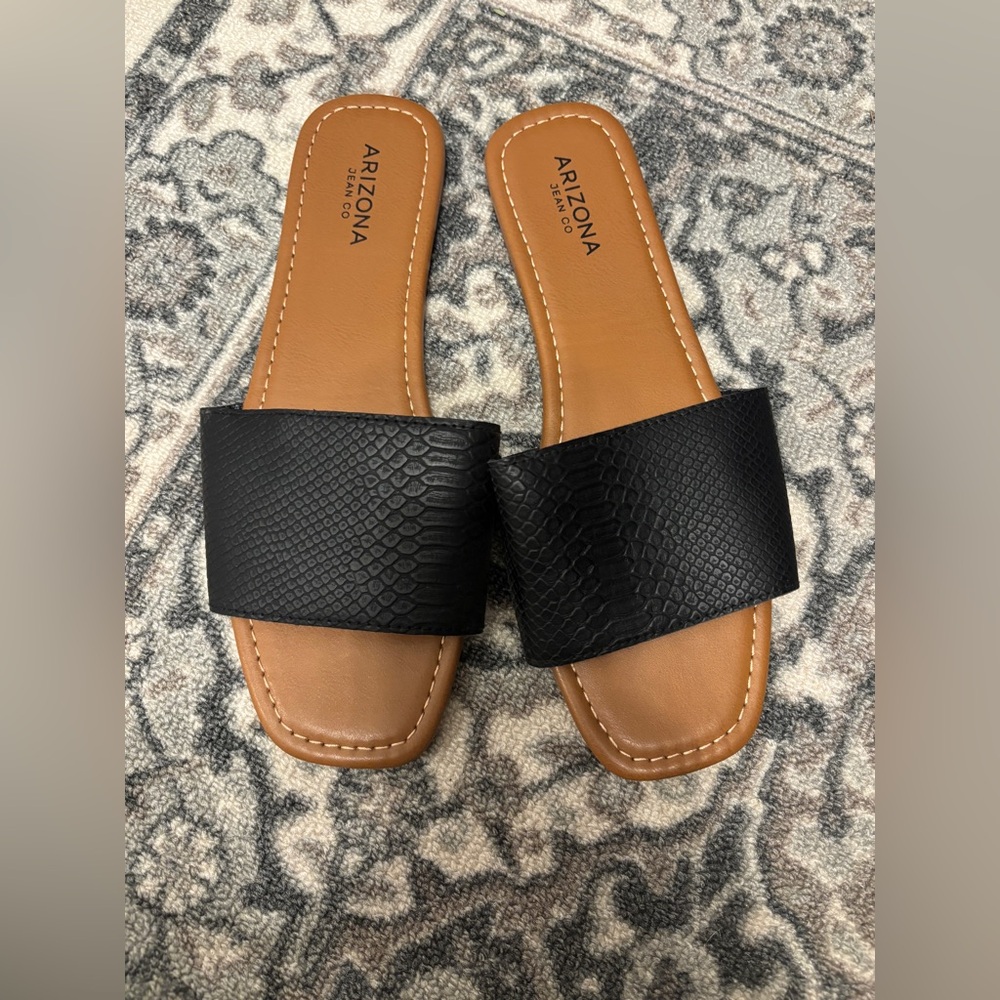 Arizona Jean Company Black Textured Slide Sandals